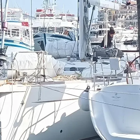 Corfu Floating 보트호텔 *